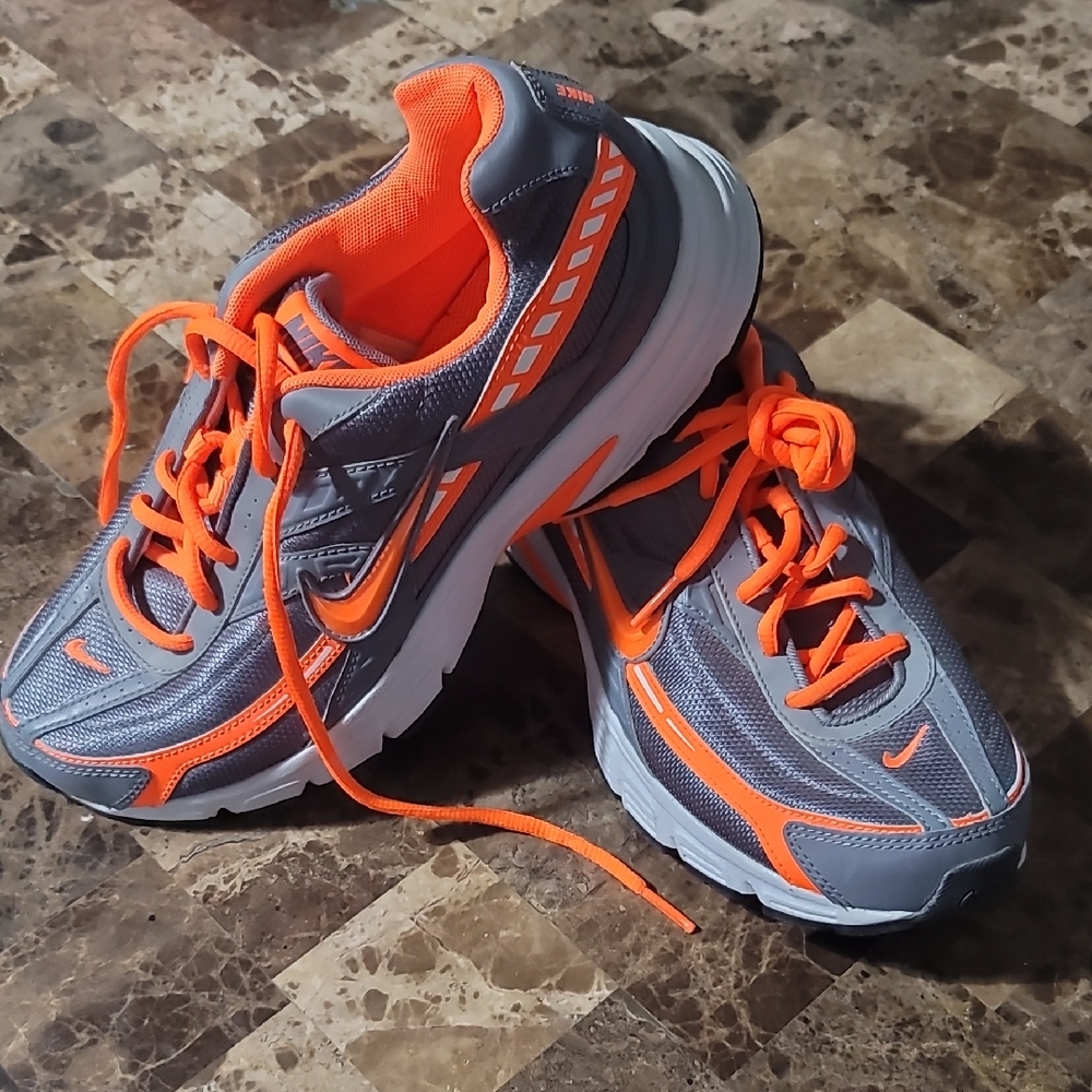 Nike Mens Sneakers in Gray and Bright Orange Size 8.5
